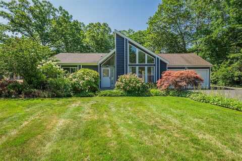 2 Guardian Court, Mount Sinai, NY 11766