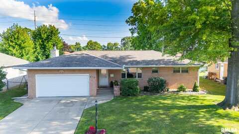 304 DELSHIRE Avenue, Pekin, IL 61554