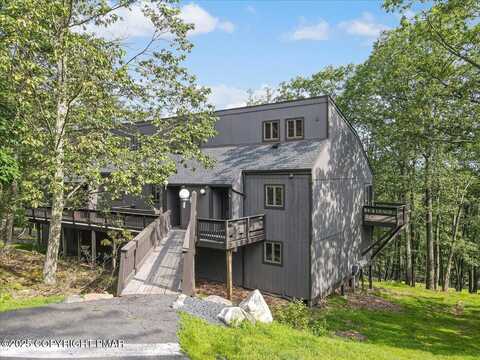 97 Cross Country Lane, Tannersville, PA 18372