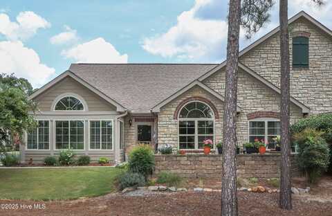 109 W Chelsea Court, Southern Pines, NC 28387
