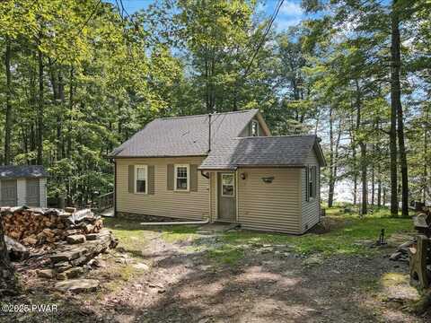 130 Ridgefield Point Road, Greentown, PA 18426