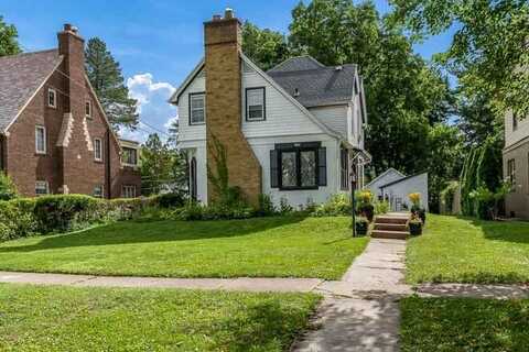 1921 Oxford, ROCKFORD, IL 61103