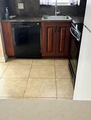 8200 sunrise lakes, Sunrise, FL 33322