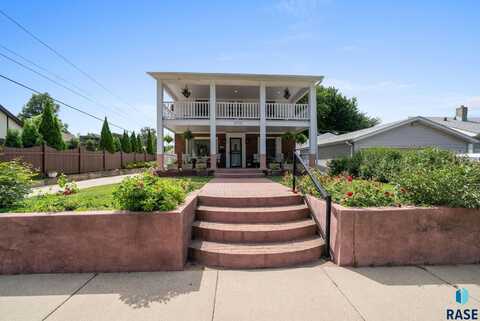 1215 S 5th Ave, Sioux Falls, SD 57105