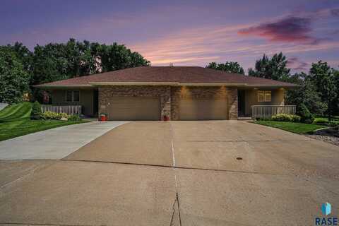 1402 S Lighthouse Pl, Sioux Falls, SD 57103