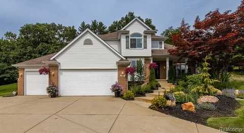 8640 Newport Drive, White Lake, MI 48386