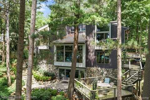 2191 Addaleen Road, Highland, MI 48357