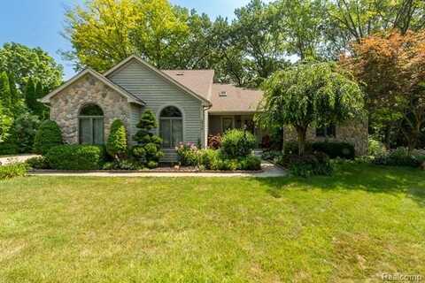 6939 West Ridge Drive, Brighton, MI 48116