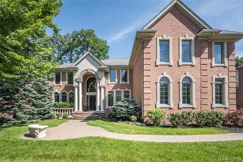 4575 Forest Edge Lane N, West Bloomfield, MI 48323