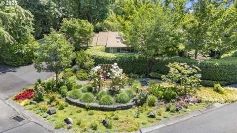 805 LARIAT DR, Eugene, OR 97401