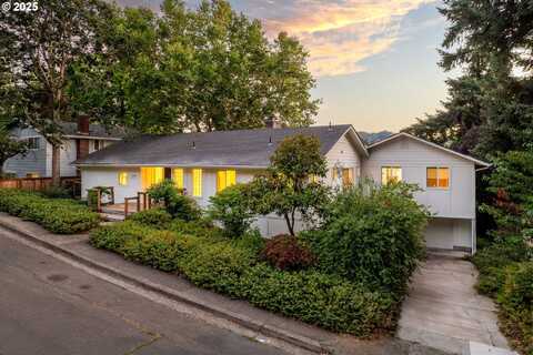 3820 UNIVERSITY ST, Eugene, OR 97405