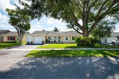 9825 Spanish Isles Drive, Boca Raton, FL 33496