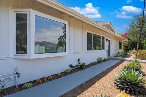 754 Via Flora Rd, San Marcos, CA 92069