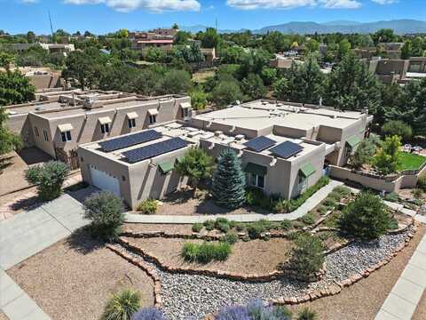 3000 Governor Lindsey Road, Santa Fe, NM 87505
