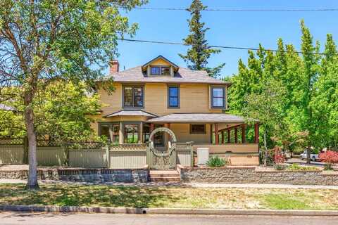 586 B Street, Ashland, OR 97520
