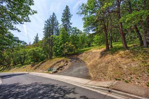 390 Strawberry Lane, Ashland, OR 97520