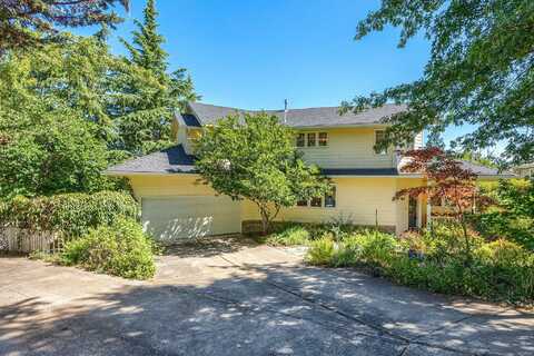 1011 Canyon Park Drive, Ashland, OR 97520