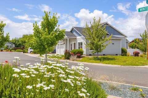 301 Wintersage Circle, Talent, OR 97540