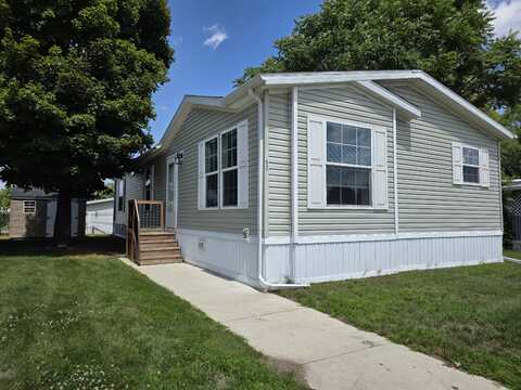 52 Grant Dr, Highland, MI 48357