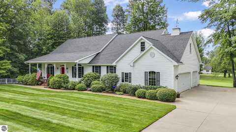 602 White Pine, Cadillac, MI 49601
