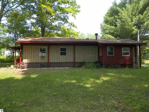 611 Yosemite, Cadillac, MI 49601