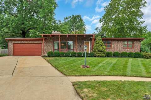 1921 SW Damon CT, Topeka, KS 66611