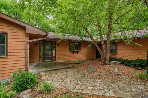 9526 SE Ratner RD, Berryton, KS 66409