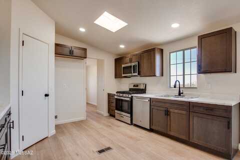 1324 W Apache Joe Court, Oracle, AZ 85623