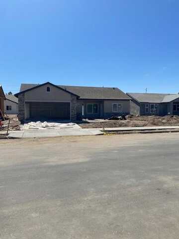 1155 S Ohio Place E, Porterville, CA 93257