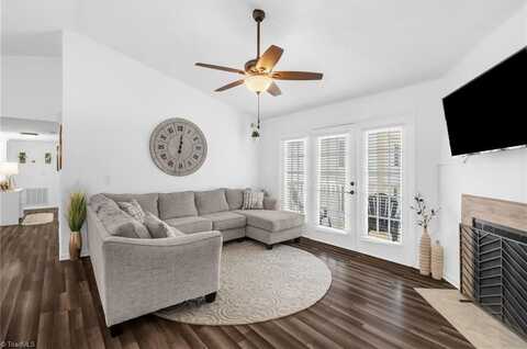 7123 W Friendly Avenue, Greensboro, NC 27410