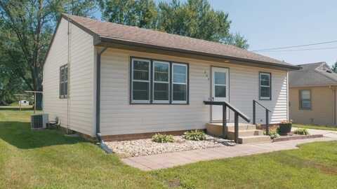 604 Pfeiffer Avenue, Charles City, IA 50616