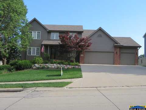 10401 Hillcrest Drive, La Vista, NE 68128