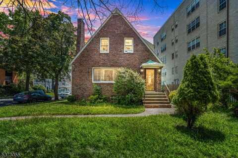384 S Harrison St, East Orange, NJ 07018