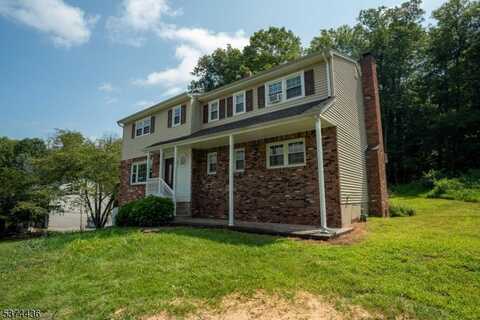 16 Hemlock Dr, Vernon, NJ 07461