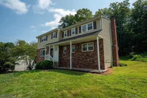 16 Hemlock Dr, Vernon, NJ 07462