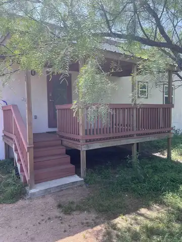711 Dallas, Kingsland, TX 78639