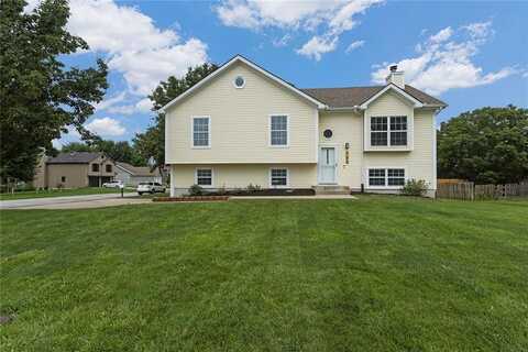 704 16th Avenue S, Greenwood, MO 64034