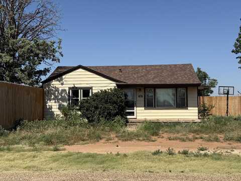 1102 Avenue B, Plains, TX 79355