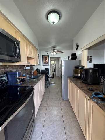 71 NW 76th St, Miami, FL 33150