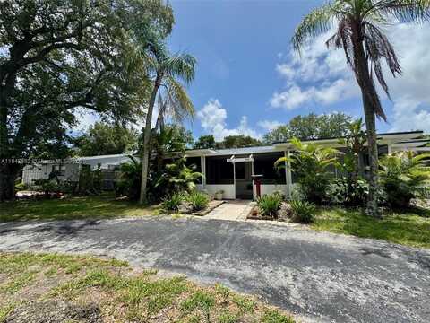 520 NE 137th St, North Miami, FL 33161