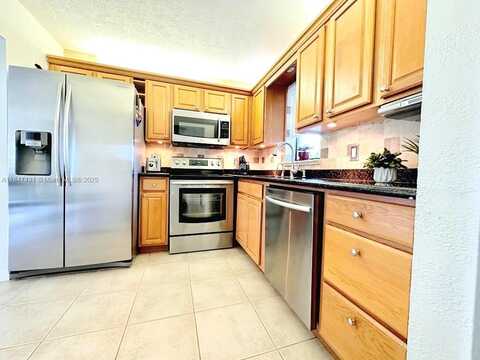 9355 SW 8th St, Boca Raton, FL 33428