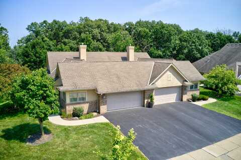 8466 S Deerwood Ln, Franklin, WI 53132