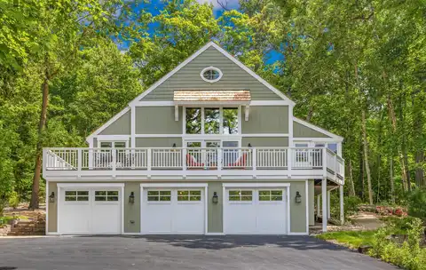 N1542 N Creekside Ln, Lake Geneva, WI 53147