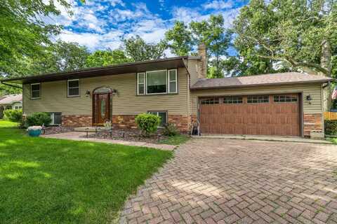 501 Sue Ann Dr, Lake Geneva, WI 53147
