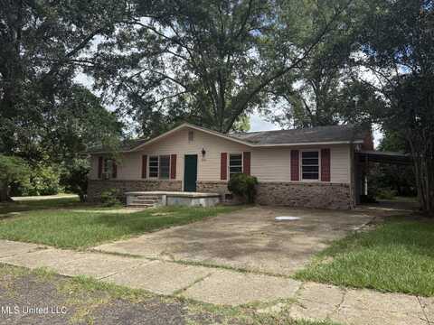 203 E Simpson Avenue, Mendenhall, MS 39114