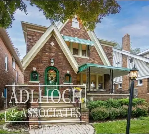 1258 Lakepointe, Grosse Pointe Park, MI 48230