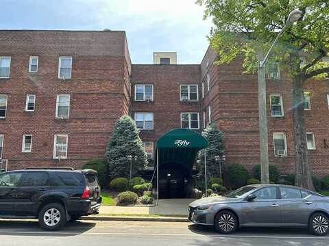 50 S Middleneck Road, Great Neck, NY 11021