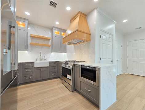 87 Pond View Drive, Port Washington, NY 11050