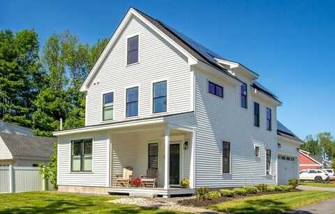 8 Fae Lane, Gorham, ME 04038