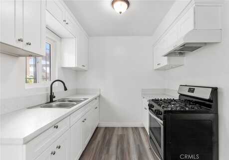 925 W 76th Street, Los Angeles, CA 90044